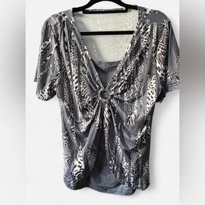 Source Unknown Gray and White Patterned Blouse